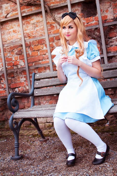 alice wonderland cosplay